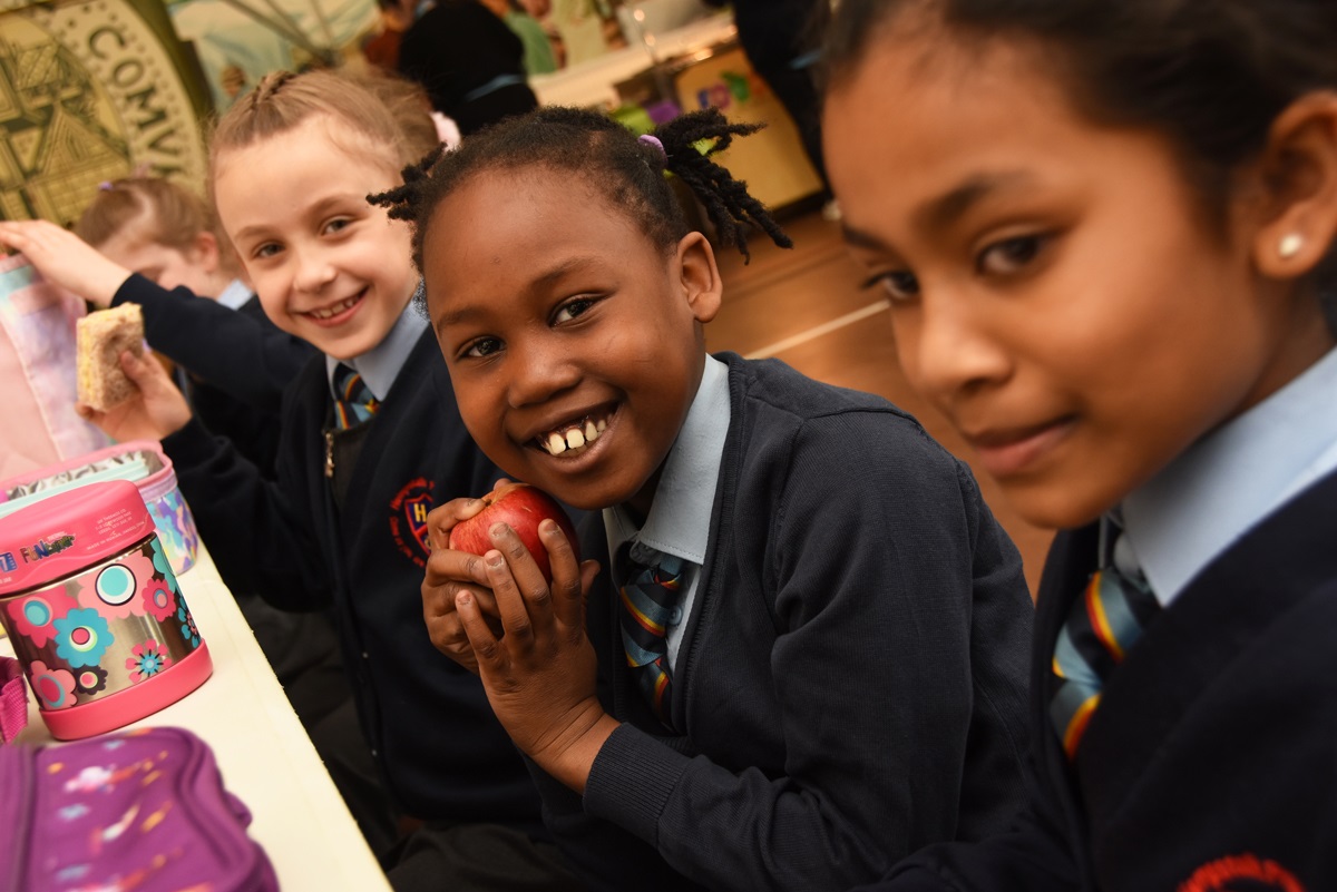 Pupils eating lunch